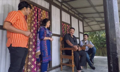 অদল বদল নাটকের একটি দৃশ্য। ছবি: সংগৃহীত