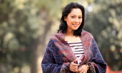 আজকাল শাল এতটাই ফ্যাশনেবল যে উৎসব-আয়োজনেও অনায়াসে পরা যায় 