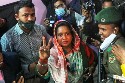 ভোট দিলেন সেলিনা হায়াৎ আইভী। ছবি: আব্দুল গণি