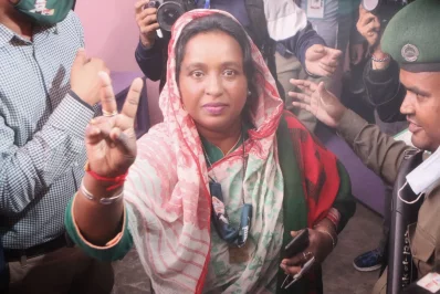 ভোট দিলেন সেলিনা হায়াৎ আইভী। ছবি: আব্দুল গণি