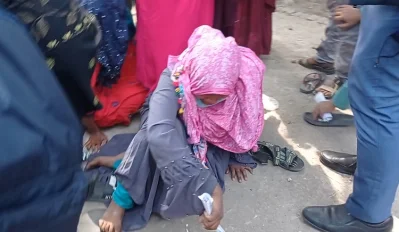পদদলিত হয়ে আহত হয়েছেন অনেক অভিভাবকও