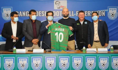 হ্যাভিয়ের ক্যাবরেরার সঙ্গে ১১ মাসের চুক্তি সম্পন্ন করেছে বাফুফে। ছবি: ইত্তেফাক