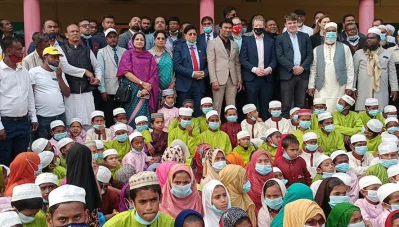নগদীপুর ছয়হারা ইসলামিয়া আরবিয়া মাদরাসায় পররাষ্ট্রমন্ত্রী। ছবি: ইত্তেফাক