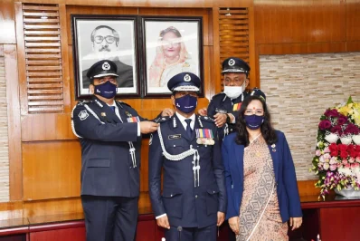 র&zwj;্যাংক ব্যাজ পরলেন অতিরিক্ত আইজিপিরা