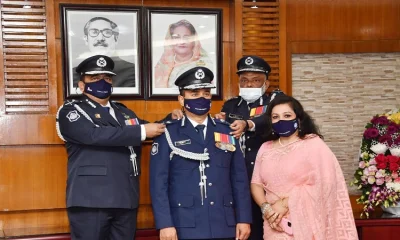 আইজিপি ড. বেনজীর আহমেদের সঙ্গে সদ্য পদাোন্নতি পাওয়া অতিরিক্ত আইজিপিরা। ছবি- সংগৃহীত 