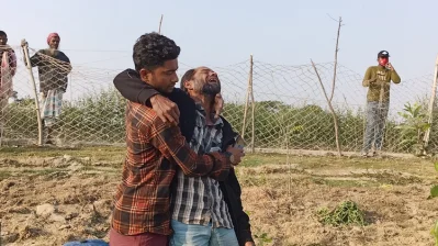 কর্মকর্তাদের হাতে-পায়ে ধরে কেঁদেছেন দেলোয়ার