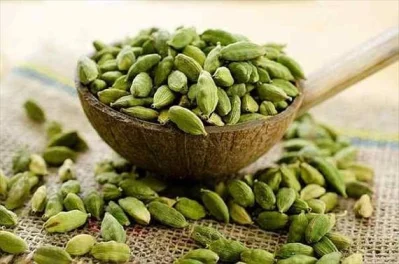 নিয়মিত এলাচের নির্যাস পানিও পান করলে মানসিক উদ্বেগ অনেকটাই কমে যায়