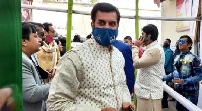 নির্বাচনে ভোট দিতে সকালেই এফডিসিতে আসেন ইলিয়াস কাঞ্চন।