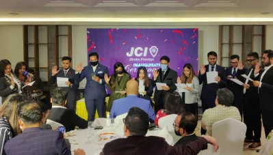 শপথগ্রহণ করছেন জেসিআই ঢাকা প্রেস্টিজের সদস্যরা। ছবি: তানভীর আহাম্মেদ