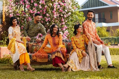 পোশাকের সাথে ম্যাচ করা মাস্ক ও জুতার কালেকশন পাওয়া যাচ্ছে লা রিভে