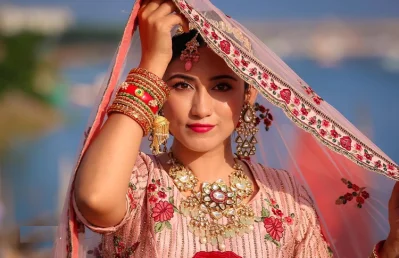 মডেল ও অভিনেত্রী সাফা কবির।