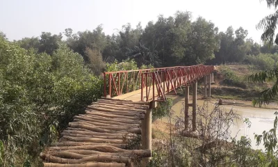 শেরপুরের নালিতাবাড়ী উপজেলার বাতকুঁচি নামাপাড়া ও টিলাপাড়া এলাকায় ঝুঁকিপূর্ণ সেতু। ছবি- ইত্তেফাক