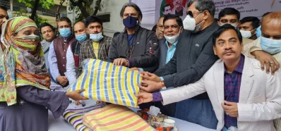 অসহায় শীতার্ত মানুষের মাঝে শীতবস্ত্র বিতরণ করেছেন শেখ ফজলে শামস্ পরশ