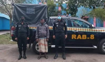 গ্রেফতার মাদক কারবারি মো. নজরুল ইসলাম।