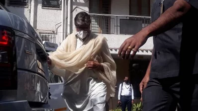 লতার বাসায় অমিতাভ। ছবি: সংগৃহীত