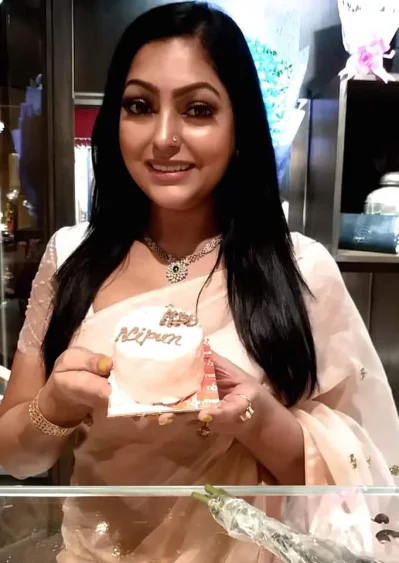নিপুন আক্তার