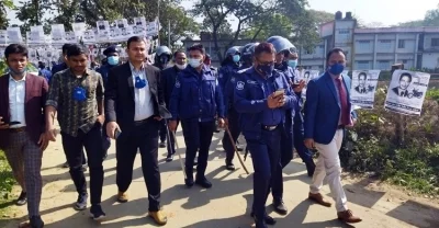 চট্টগ্রামের সাতকানিয়ায় সংঘর্ষের পর ঘটনাস্থল পরিদর্শন করেন এসপি ও নির্বাহী ম্যাজিস্ট্রেট। ছবি : সংগৃহীত