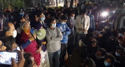 শাবিপ্রবির গোল চত্বরে শিক্ষার্থীদের উদ্দেশে বক্তব্য রাখছেন শিক্ষামন্ত্রী ডা. দীপু মনি। ছবি: ইত্তেফাক