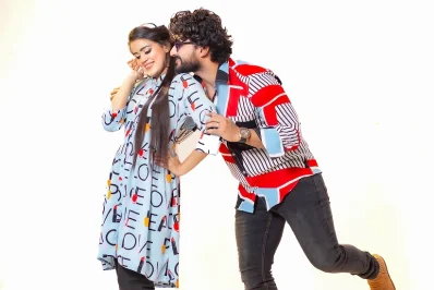 উপহার হিসেবে দিতে পারেন ১০৮টি নীল পদ্ম বা ১০০টি লাল গোলাপ। তারপর বলতে পারেন ভালোবাসি