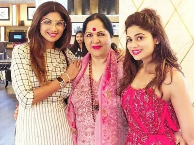 শিল্পা শেঠি, তার মা সুনন্দা শেঠি এবং বোন শমিতা শেঠি। ছবি: সংগৃহীত