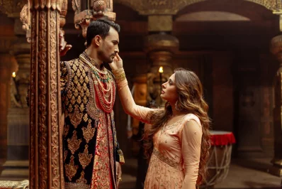 নারগিস ফাখরির সঙ্গে গানটিতে মডেল হয়েছেন আসিফ আজিম