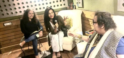 বাপ্পী লাহিড়ী র সঙ্গে ঋতুপর্ণার গাওয়া শেষ গান। ছবি: সংগৃহীত