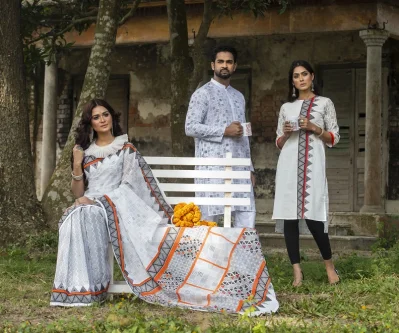 সাদা, কালো আর লালে সঙ্গে এ বছর রঙ বাংলাদেশের একুশে সংগ্রহে আরও যোগ করা হয়েছে অ্যাশ ও কমলা রং 