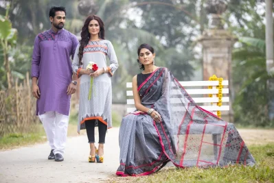 রঙ বাংলাদেশের একুশে সংগ্রহে পাওয়া যাবে যুগল এবং পরিবারের সবার জন্য একই থিমের পোশাক