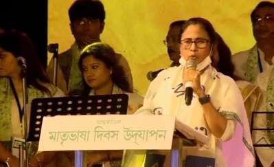 আন্তর্জাতিক মাতৃভাষা দিবসের অনুষ্ঠানে বক্তৃতা রাখছেন মমতা বন্দ্যোপাধ্যায়।