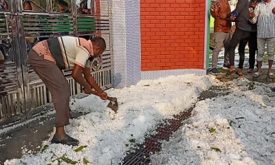 ঠাকুরগাঁওয়ে হঠাৎ শিলা বৃষ্টি ও ঝড় হাওয়ায় জনজীবনে ব্যাপক প্রভাব পড়েছে। ছবি- ইত্তেফাক