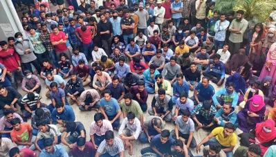 শিক্ষার্থীদের অবস্থান কর্মসূচি। ছবি: ইত্তেফাক