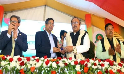 রাজশাহী নগরীর নগরভবনের গ্রিনপ্লাজায় বাংলাদেশ-ভারত ৫ম সাংস্কৃতিক মিলনমেলায় নাগরিক সংবর্ধনা অনুষ্ঠানে কৃষিমন্ত্রী ড. মো. আব্দুর রাজ্জাক। ছবি- সংগৃহীত
