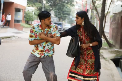 &lsquo;বেশরম&rsquo; নাটকের একটি দৃশ্য। ছবি: সংগৃহীত