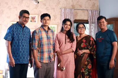  &lsquo;বেশরম&rsquo; নাটকের অভিনয়শিল্পীরা। ছবি: সংগৃহীত