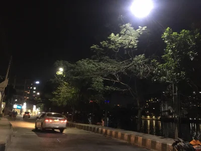 লেক ড্রাইভ সড়কে বাতি লাগানোর পরে। ছবি: ইত্তেফাক