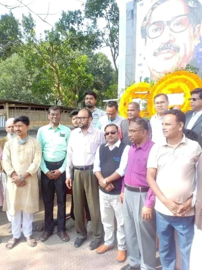 জুতা পায়ে আওয়ামী লীগ নেতারা।