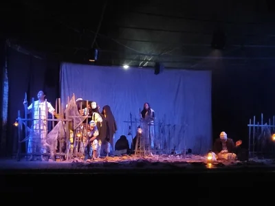 নাটকজুড়ে রাজনৈতিক অবস্থা, গোপন ছলনা ও বাঙালীর অস্তিত্বের সংগ্রাম নিহিত রয়েছে