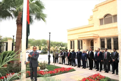 জাতীয় পতাকা উত্তোলন করছেন রাষ্ট্রদূত ড. মোহাম্মদ জাবেদ পাটোয়ারী।