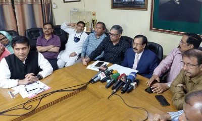 ধানমন্ডিতে আওয়ামী লীগ সভানেত্রীর রাজনৈতিক কার্যালয়ে বঙ্গবন্ধুর জন্মদিন উপলক্ষে ৭ দিনের কর্মসূচি ঘোষণাকালে আওয়ামী লীগের নেতৃবৃন্দ। ছবি- ইত্তেফাক