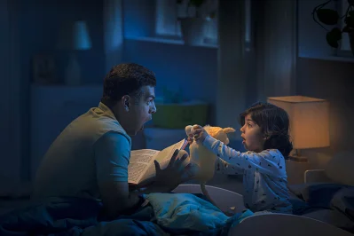 আস্তে আস্তে এই সংকটের বিষয়ে তাদের মনোভাব গড়ে তুলুন