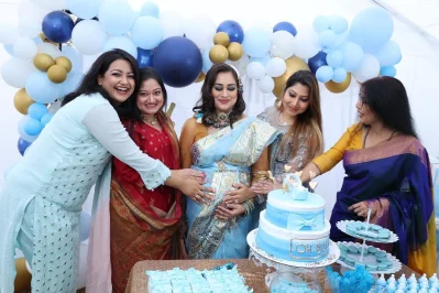 বেবি বাম্পের ছবি প্রকাশ করলেন মডেল ও অভিনেত্রী রুমানা। ছবি: সংগৃহীত