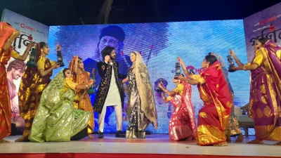 ধামাইল গান দিয়ে অনুষ্ঠান শুরু হয়। ছবি: ইত্তেফাক