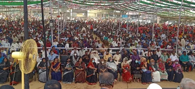 পীর হাবিব স্মরণে নাগরিক শোকসভায় অংশ নেওয়া বিভিন্ন শ্রেণিপেশার হাজারো মানুষ। ছবি: ইত্তেফাক
