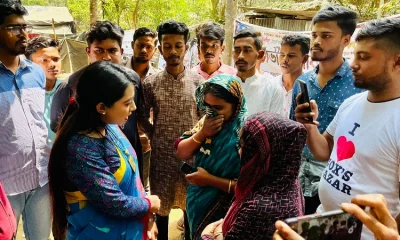 কক্সবাজারের চকরিয়ায় পিকআপচাপায় নিহত ভাইদের বিধবা স্ত্রীকে সেলাই মেশিন উপহার দিলেন ছাত্রলীগের সহসভাপতি এবং ঢাকা বিশ্ববিদ্যালয়ের সিনেট সদস্য তিলোত্তমা সিকদার। ছবি : ফেসবুক থেকে নেওয়া