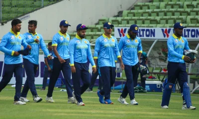 পরাজয়ের পর মলিন মুখে আবাহনীর খেলোয়াড়রা