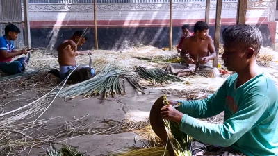ব্যস্ত সময় যাচ্ছে কারিগরদের। ছবি: ইত্তেফাক