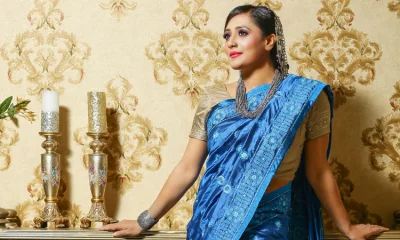 মেয়েরা শাড়ির রঙ-নকশা নিয়ে যেমন ভাবেন তেমনই ব্লাউজ নিয়ে তাদের ভাবনাটাও কম নয়