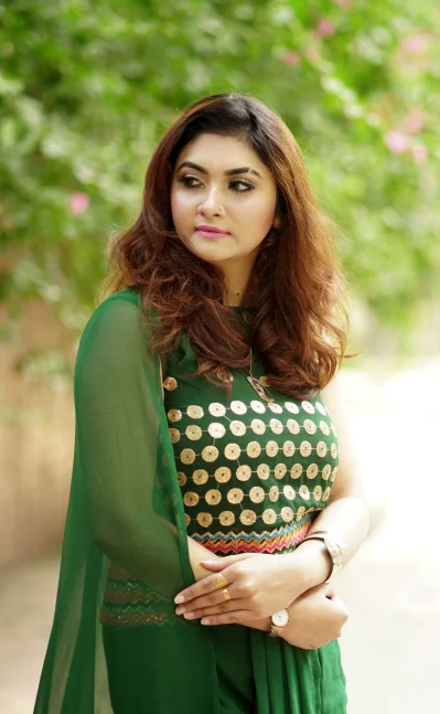 সকালে ঘুম থেকে উঠে এক গ্লাস লেবু মেশানো হালকা গরম পানি খাওয়ার অভ্যাস করতে পারলে লিভার সুস্থ থাকবে