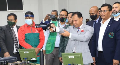 স্বাধীনতার সুবর্ণজয়ন্তী উপলক্ষে এয়ারগান চ্যাম্পিয়নশিপের পুরস্কার বিতরণ অনুষ্ঠানে উপস্থিত  সেনাবাহিনীর প্রধান জেনারেল এস এম শফিউদ্দিন আহমেদ। ছবি- আইএসপিআর