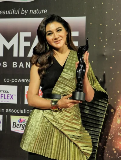 তৃতীয়বারের মতো ভারতের ফিল্মফেয়ার অর্জন করলেন জয়া আহসান। ছবি: ফেসবুক থেকে